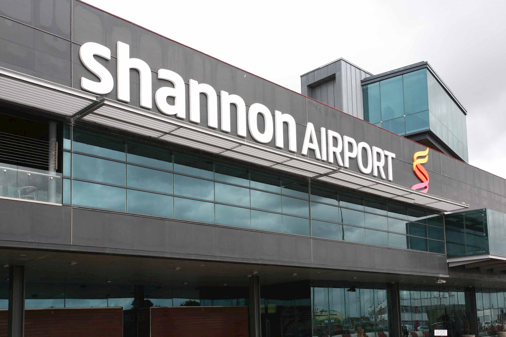 ESB and The Shannon Airport Group sign MOU to explore hydrogen potential in Ireland